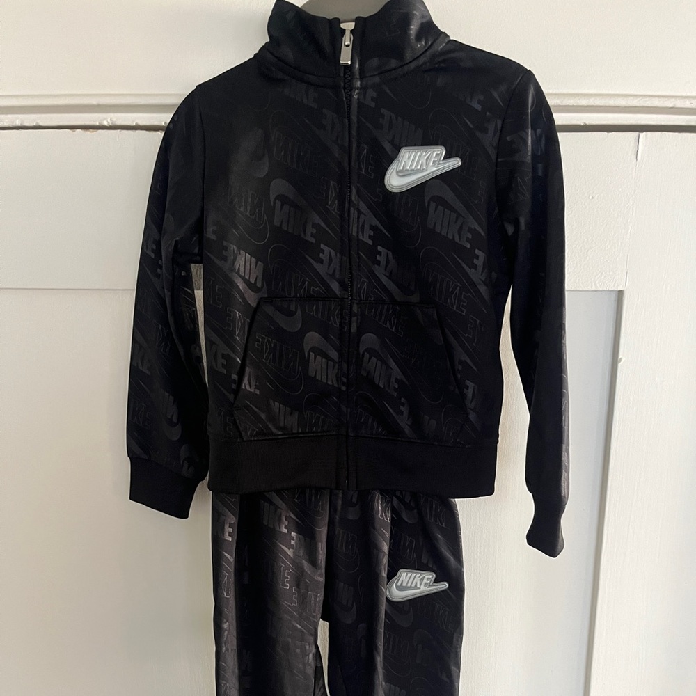 Toddler Nike Tracksuit. Size: 3T